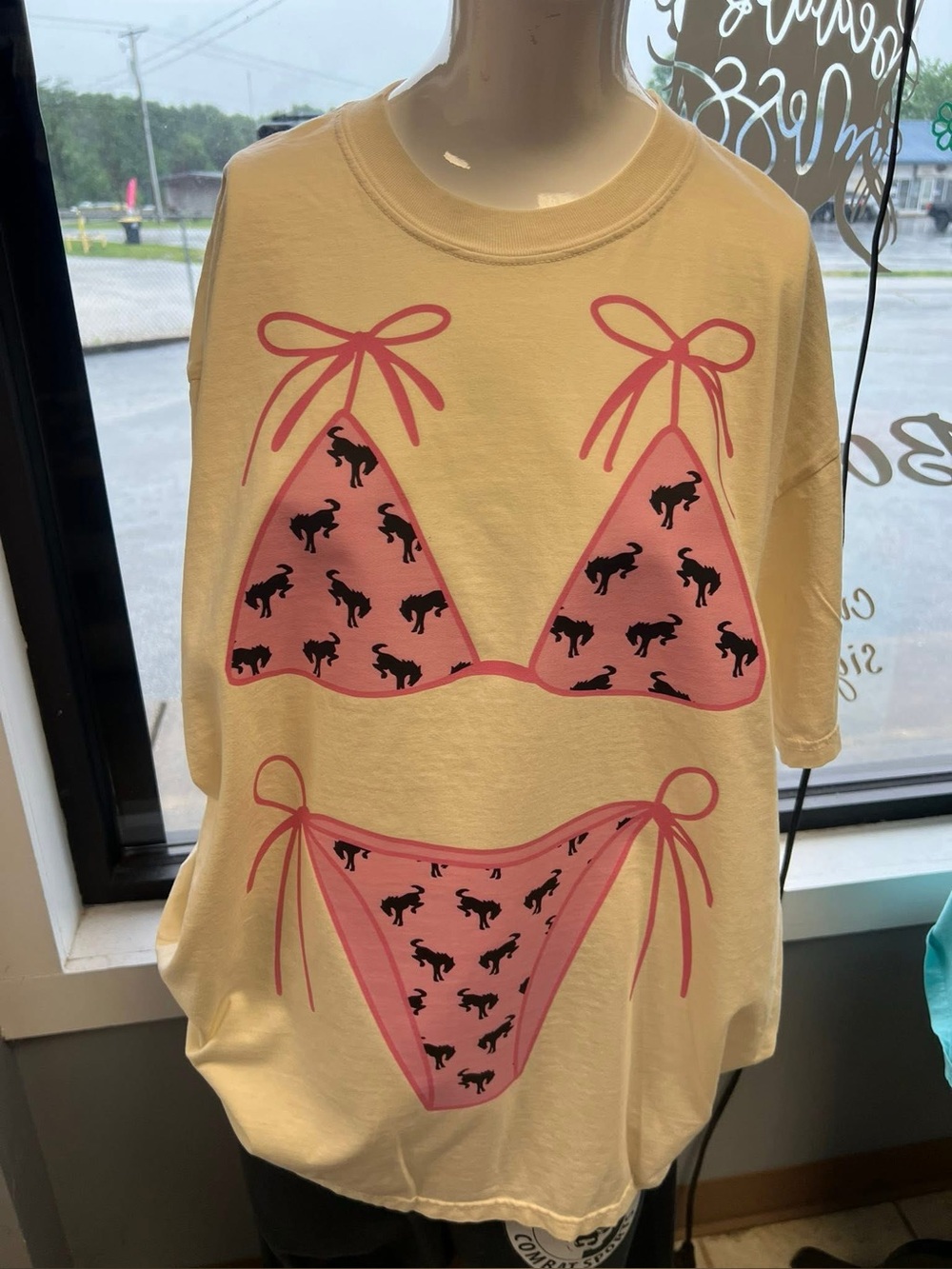 Brand new unisex T-shirt comfort colors bikini cream